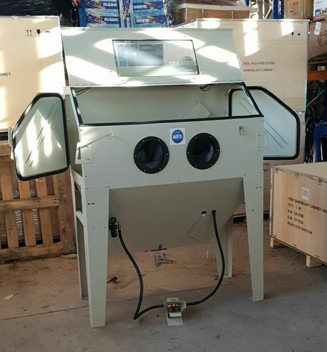 Sand blast cabinet with dust - cabinet,
