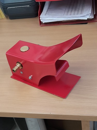 Sand blast cabinet foot pedal